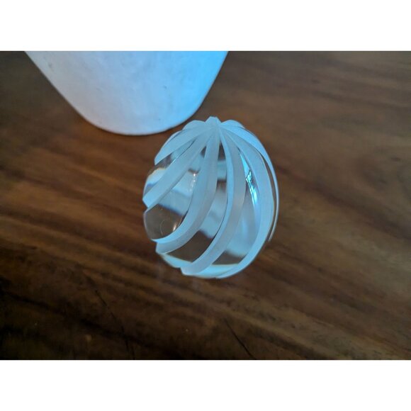 Paperweight Egg Shaped Frosted Etched Swirl 24% Lead Crystal Made In Poland - Picture 9 of 9